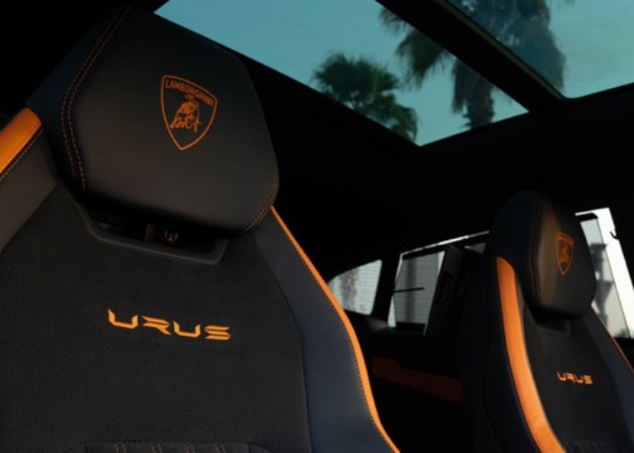 Lamborghini Urus 3.png