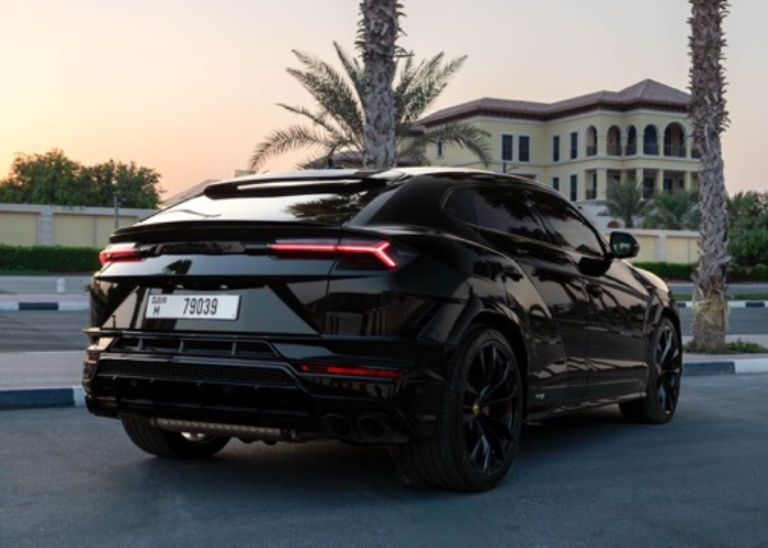 Lamborghini Urus 4.png